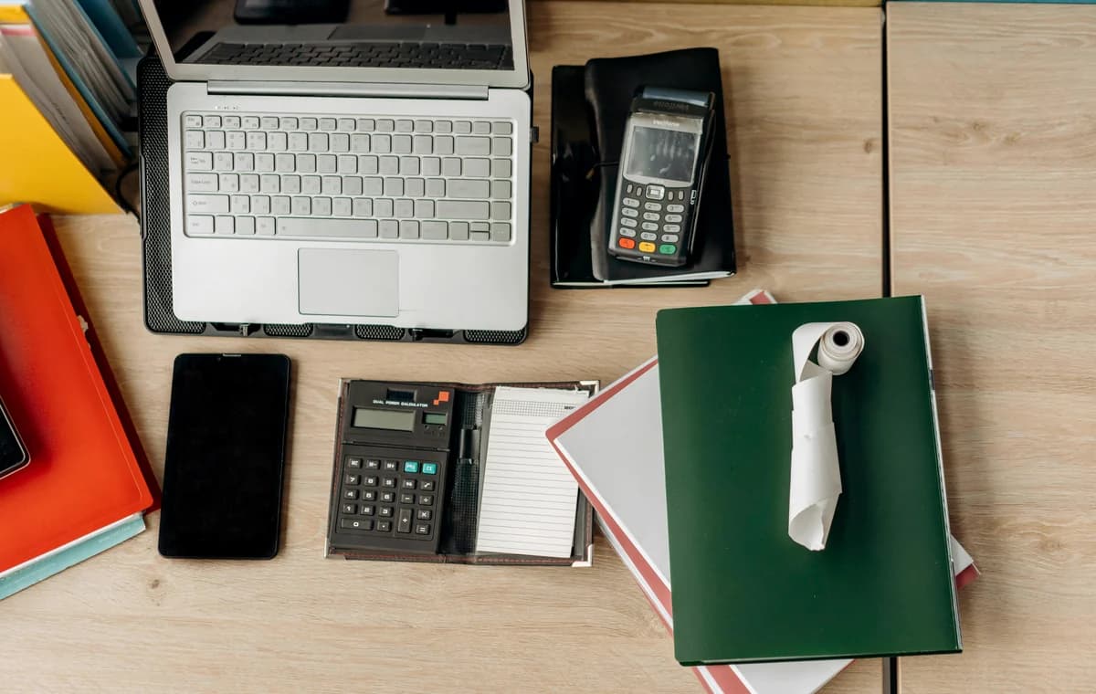 Payment-term comparison covering T/T 30/70, letters of credit and Trade Assurance.